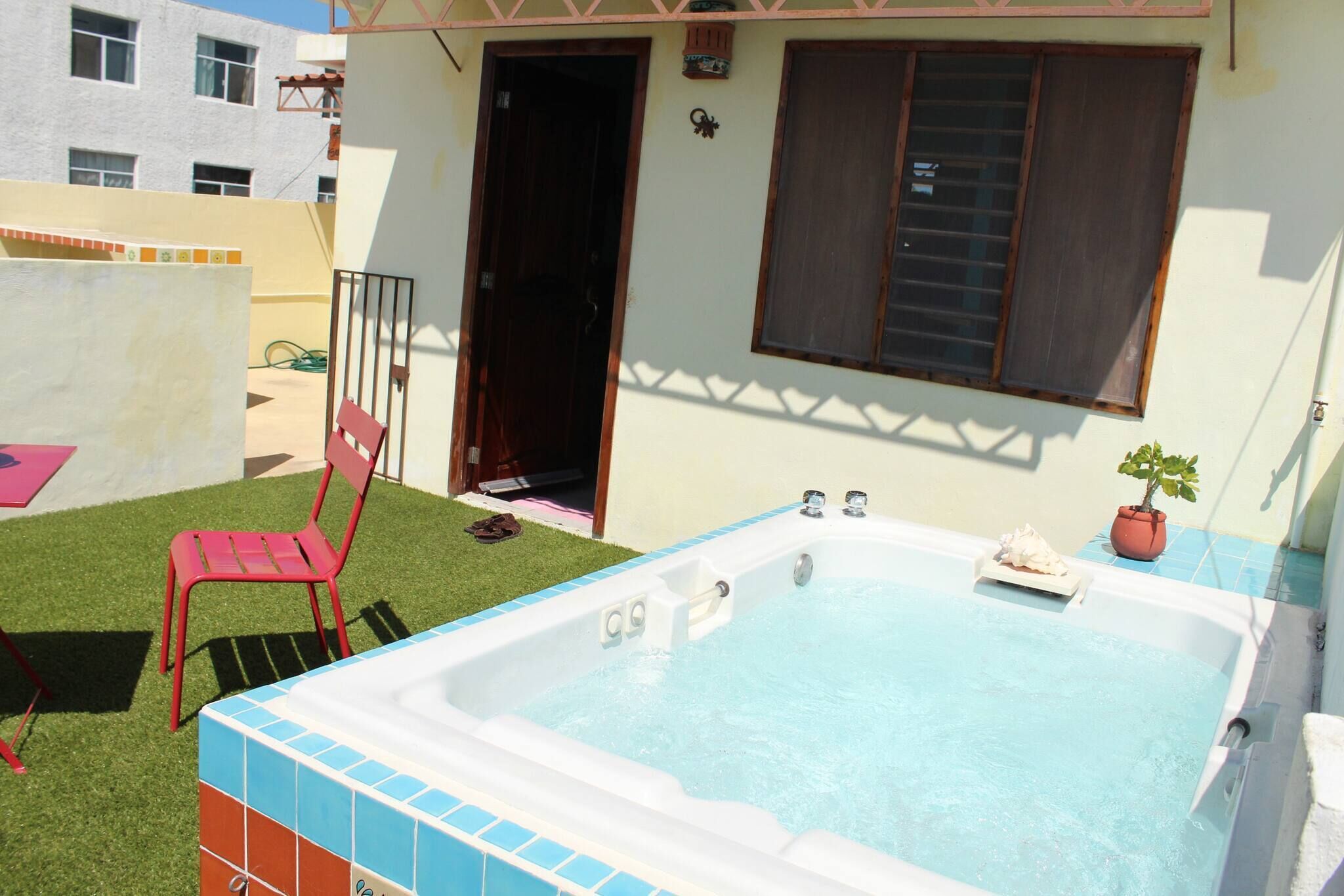 Photo - Cancun Guest House 4 Terrace Tub