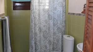 Room, 1 Bedroom, Terrace, Garden View | Bathroom | Free toiletries, towels - Room-cancun Guest House 4 Terrace Tub (Cancun)