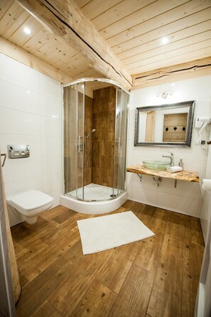 Chalet (3 bedrooms, number 2) | Bathroom