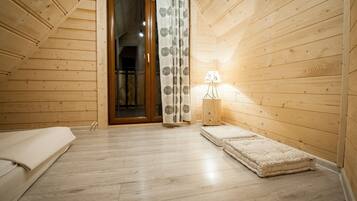 Chalet (3 bedrooms, number 2) | Free WiFi