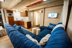Chalet (3 bedrooms, number 2) | Living area