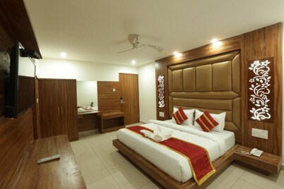 โรงแรม Katra Grand