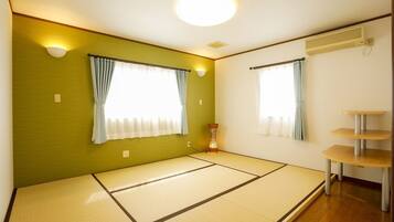 Japanese Style Room for 4 People, Men only, Non Smoking | Soundproofing, iron/ironing board, free WiFi
