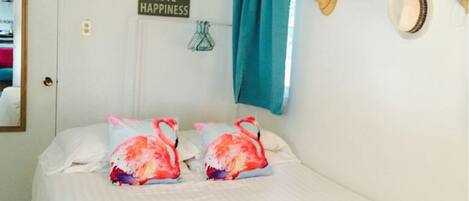 1 slaapkamer, een strijkplank/strijkijzer, wifi, beddengoed