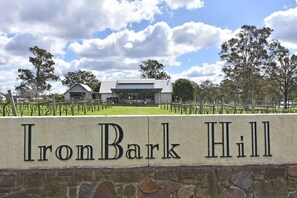 Property grounds - Ironbark Hill TJD Retreat (Pokolbin)