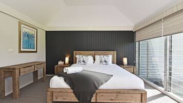 5 bedrooms, iron/ironing board, Internet