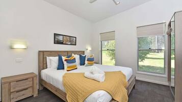 2 bedrooms, iron/ironing board, WiFi, bed sheets