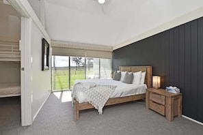16 bedrooms, iron/ironing board, WiFi, bed sheets - Ironbark Hill Estate (Pokolbin)