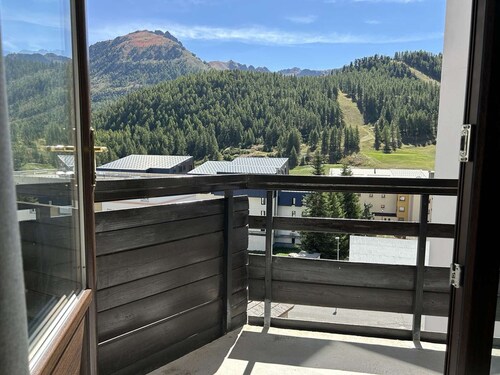 Cozy 2-Room Apartment with Mountain View, Balcony, and Parking in Montgenèvre - Sleeps 6