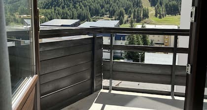 Cozy 2-Room Apartment with Mountain View, Balcony, and Parking in Montgenèvre - Sleeps 6