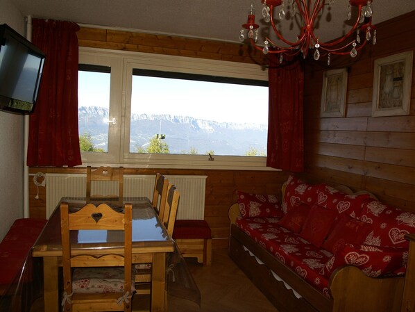 TV - 2-room rental for 5 people at the foot of the slopes (Les Adrets-Prapoutel)