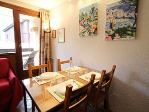 Dining - Ski-In/Ski-Out Family Apt for 4 with Parking & WiFi - Montgenèvre (Montgenèvre)