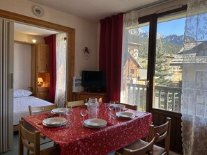Dining - Apartment Montgenèvre - 2 bedrooms, balcony, washing machine, TV (Montgenèvre)