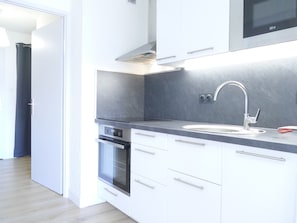 Kühlschrank, Mikrowelle, Geschirrspüler
