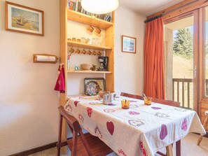 Dining - Studio with balcony in Montgenèvre, pets allowed (Montgenèvre)