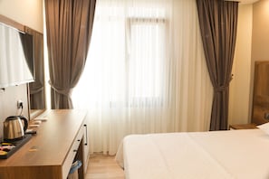 Economy Room | Premium bedding, minibar, laptop workspace, free WiFi