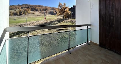 Appartement skis aux pieds, 6 pers avec parking, MontgenĂšvre