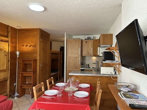 Refrigerador, microondas, lavavajillas, cafetera/tetera