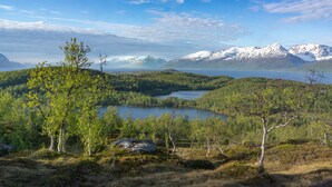 Hiking - Aurora Fjord Cabins (Lyngen)