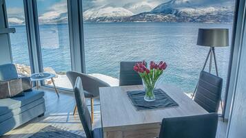 Romantic Cabin, 1 Bedroom, Non Smoking, Sea View | Living area | MP3 dock, heated floors