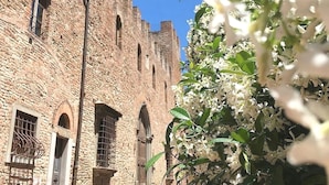 Exterior detail - Palazzo Stiozzi Ridolfi - Certaldo Alto - Toscana (Certaldo)