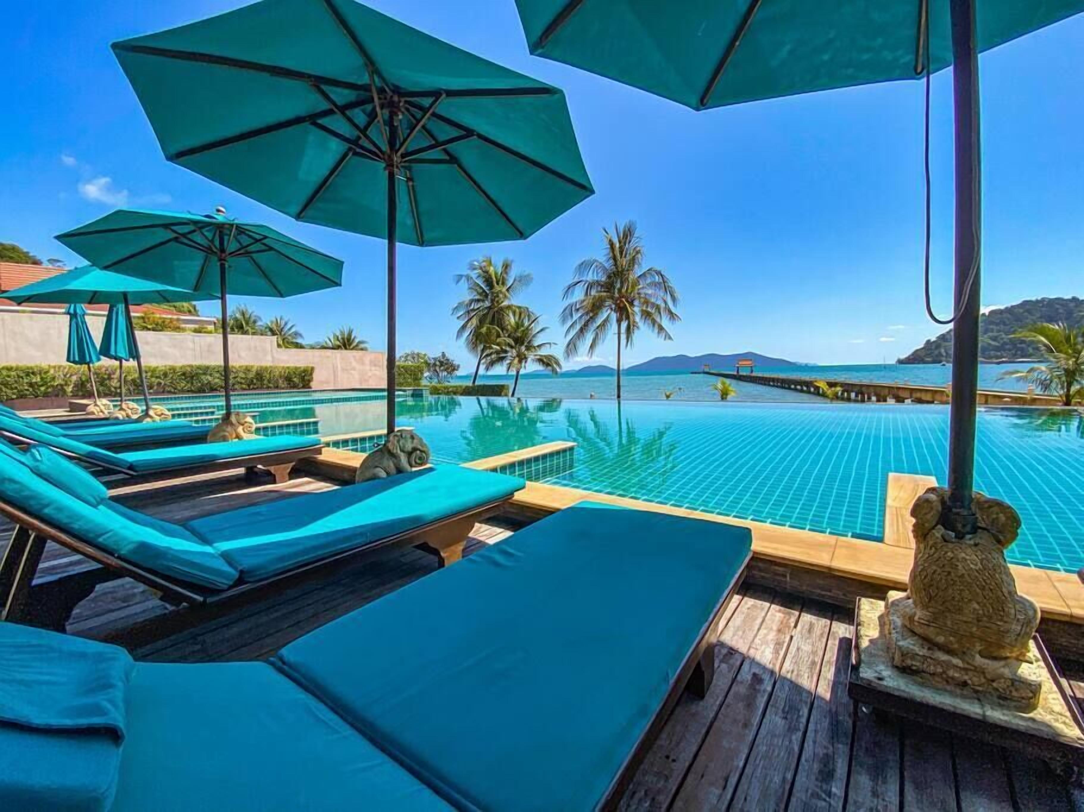 Luxury sea view penthouse with infinity pool in Tranquility Bay