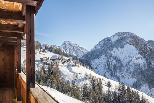Holiday at Farmyard Rosshof - Attic Apartment Mansardato with Wi-Fi and Balcony