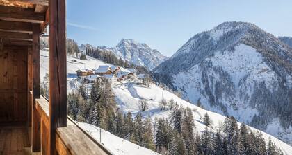 Holiday at Farmyard Rosshof - Attic Apartment Mansardato with Wi-Fi and Balcony