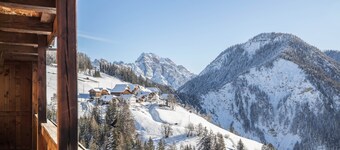 Holiday at Farmyard Rosshof - Attic Apartment Mansardato with Wi-Fi and Balcony