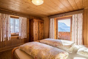 3 bedrooms, free WiFi, bed sheets - Holiday at Farmyard Rosshof - Holiday Apartment Primo Piano with Wi-Fi & Balcony (San Martino in Badia)