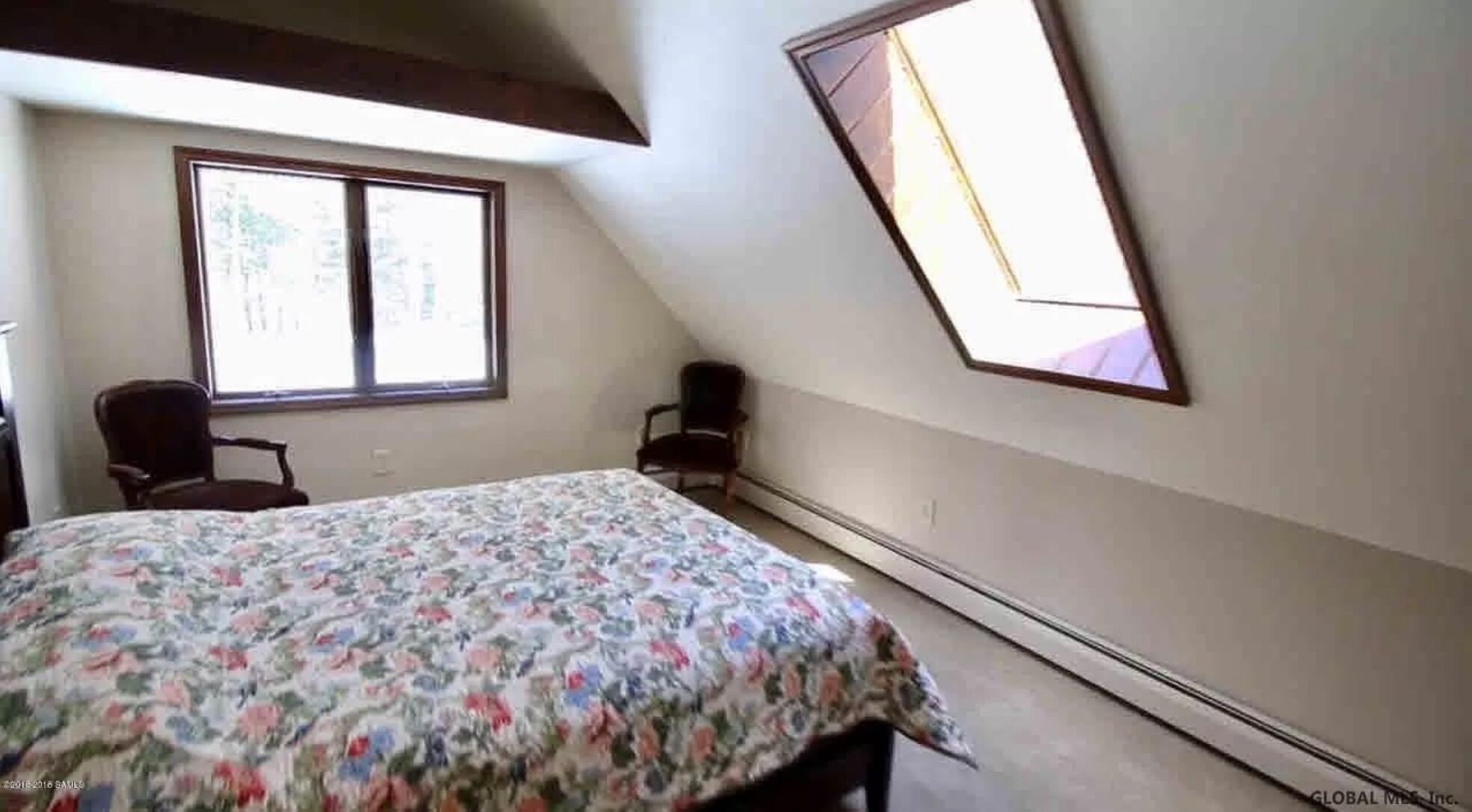 3 chambres, bureau, fer et planche à repasser, lit parapluie