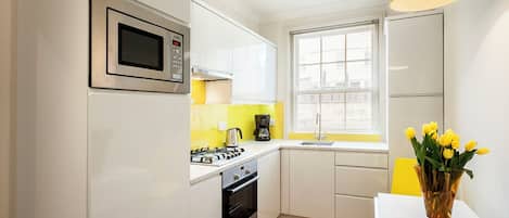 Apartment | Private kitchen | Full-sized fridge, microwave, oven, dishwasher