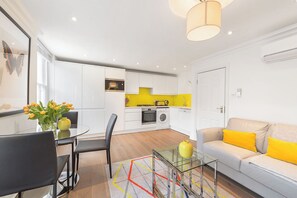 Apartment | Living area - Marylebone - Crawford Street apartments by Viridian Apartments (London)