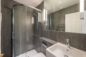 Apartment | Bathroom