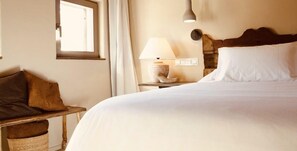 Habitació doble de luxe | Decoració individual, mobiliari individual, escriptori i wifi gratuïta 
