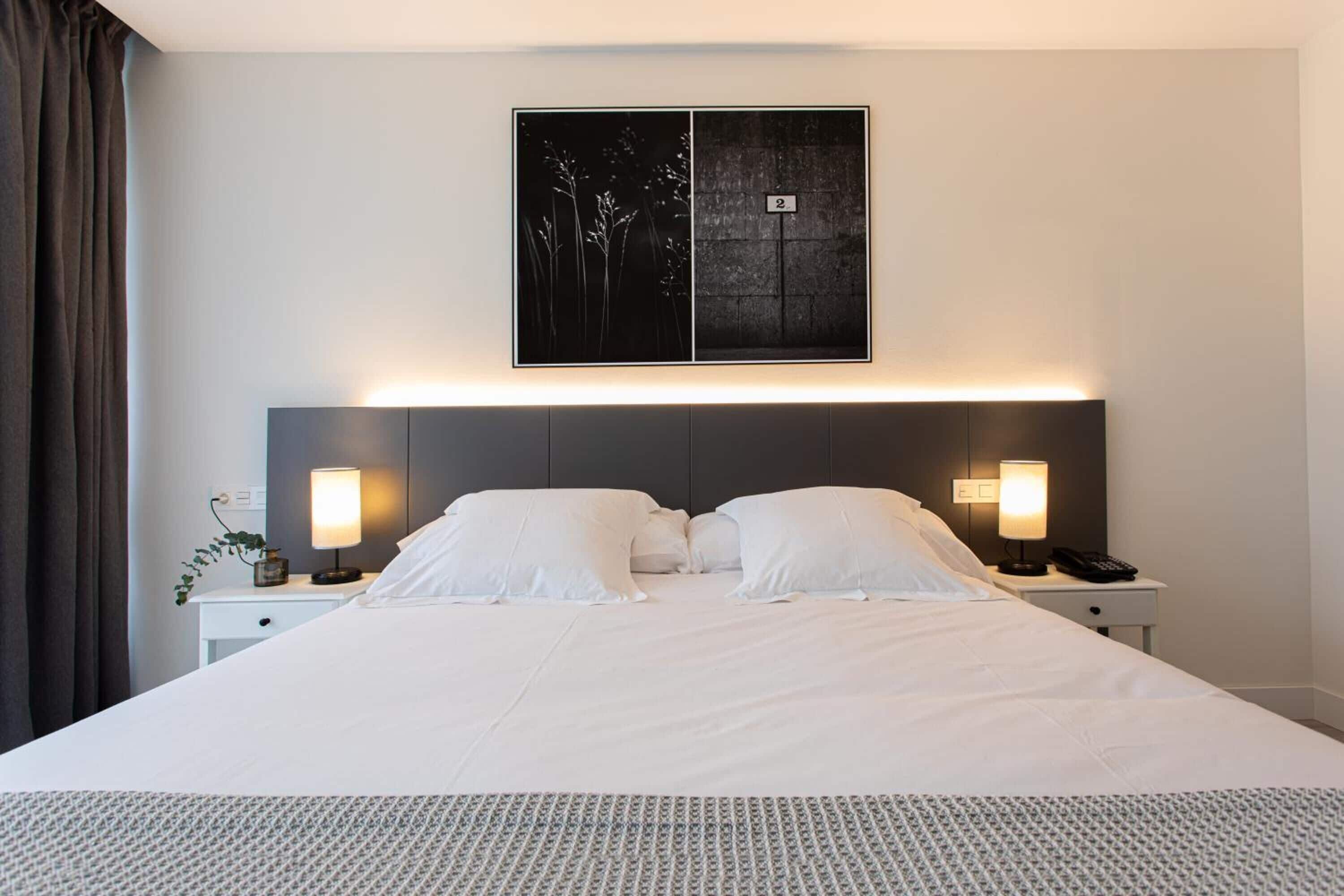 in-room safe, desk, laptop workspace, blackout curtains