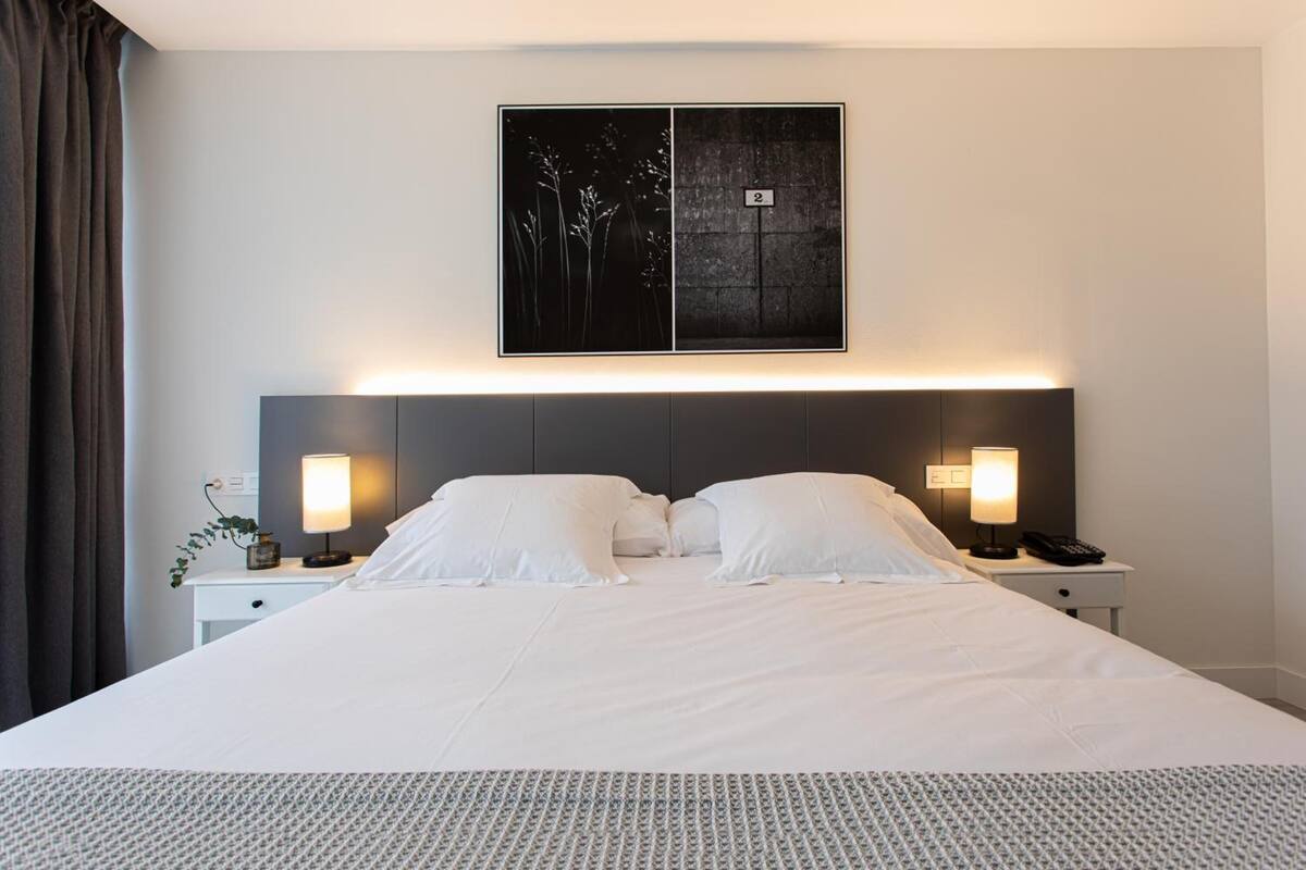 in-room safe, desk, laptop workspace, blackout curtains