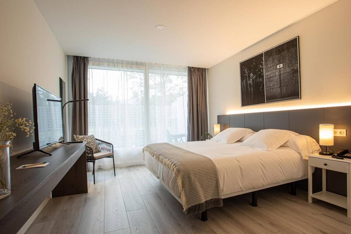 in-room safe, desk, laptop workspace, blackout curtains