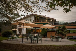 Outdoor dining - Soraluze Hotela (Oñati)