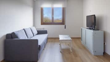 1 habitación, escritorio y espacio para trabajar con laptop
