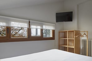 Family Quadruple Room | Desk, laptop workspace, free WiFi - Aritzalko (Etxarri-Aranatz)