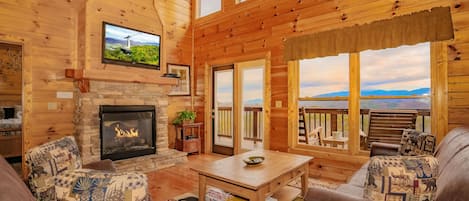 Televisie, een open haard, videospelletjes en een dvd-speler