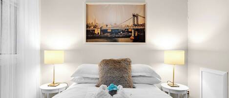 Tabla de planchar con plancha, wifi gratis, ropa de cama