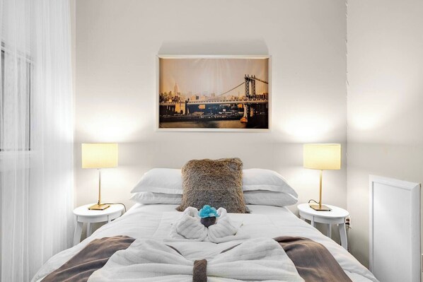 Iron/ironing board, free WiFi, bed sheets - Design-Led 1BR in Prime Spot (Philadelphia)