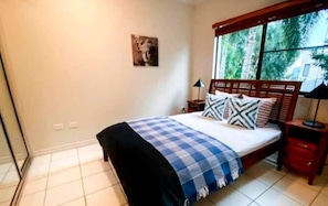 3 bedrooms, iron/ironing board, free WiFi, bed sheets - Ocean and River views! (Townsville)