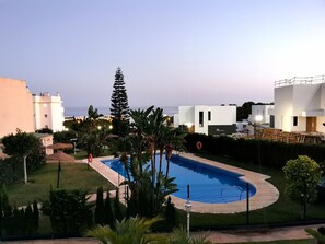 حمّام سباحة خارجي