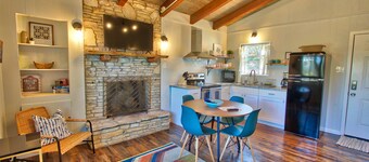 Modern Cottages with Prime Canyon Lake Access