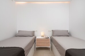 2 Schlafzimmer, Schreibtisch, Bügeleisen/Bügelbrett, kostenloses WLAN