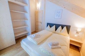 4 bedrooms, free WiFi, bed sheets