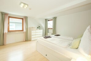 1 bedroom, desk, iron/ironing board, free WiFi